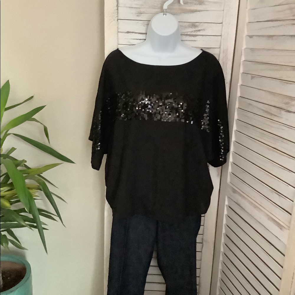 Short sleeve embellished top